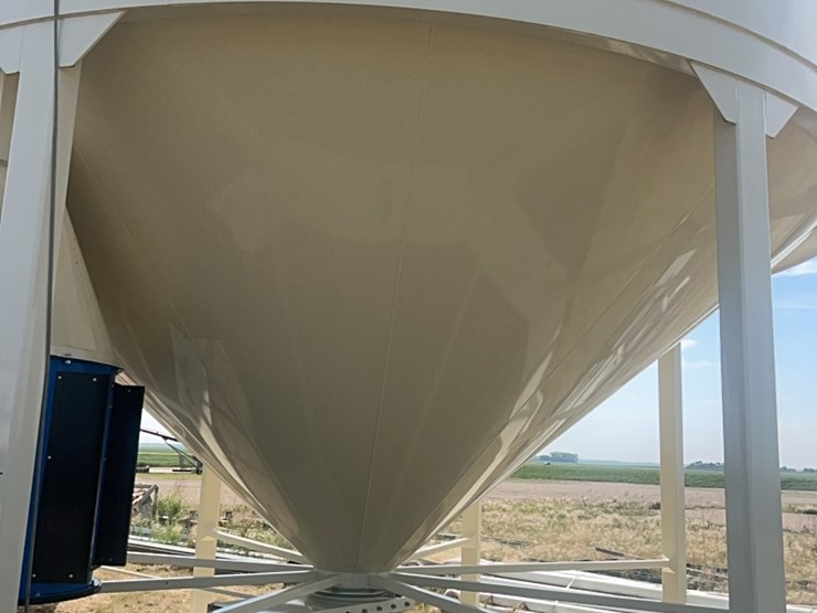 concept-7500-bushel-hopper-bin,-fully-equipped-with-agi-grainguard-10-hp-bin-fan-with-three-phase-electric-motor-image-42