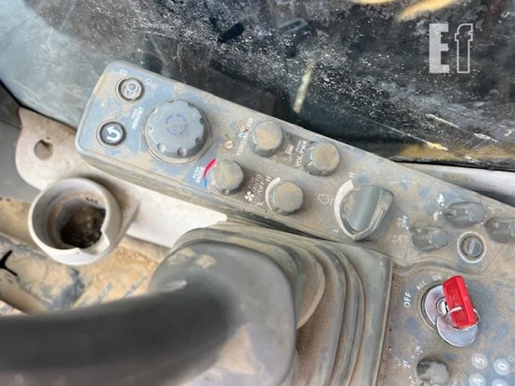 2014-deere-290g-lc-image-46