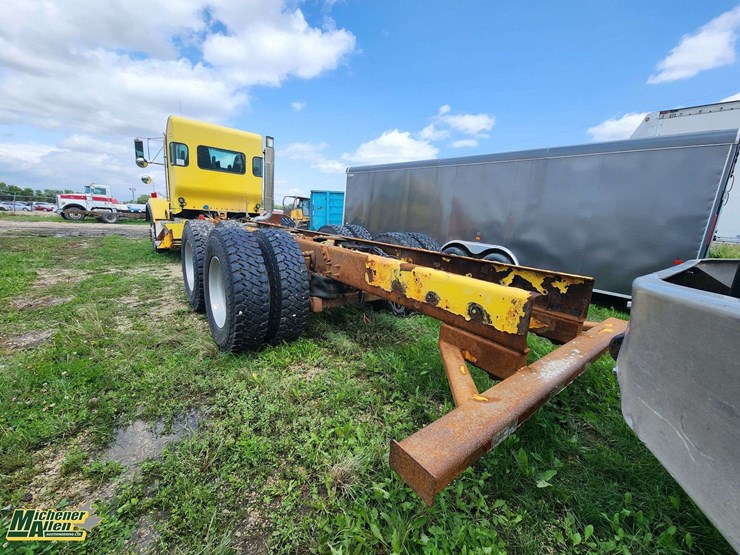 2010-kenworth-t800-image-5