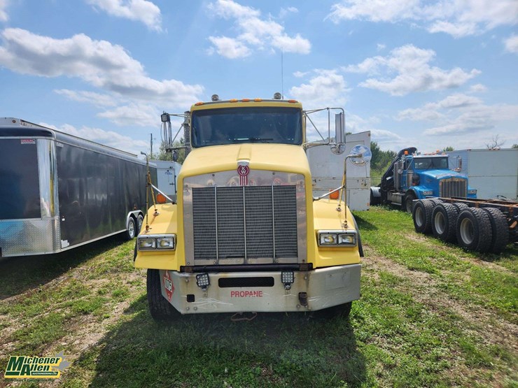2010-kenworth-t800-image-11