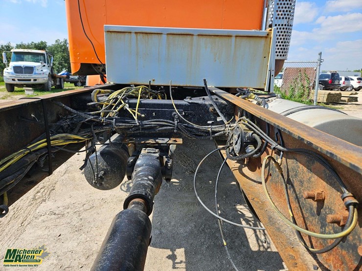 2010-kenworth-t800-image-15