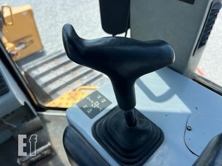 2000-deere-750c-lt-ii-image-32