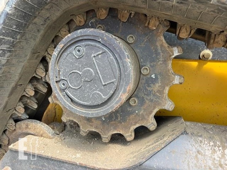 2020-new-holland-c332-image-14