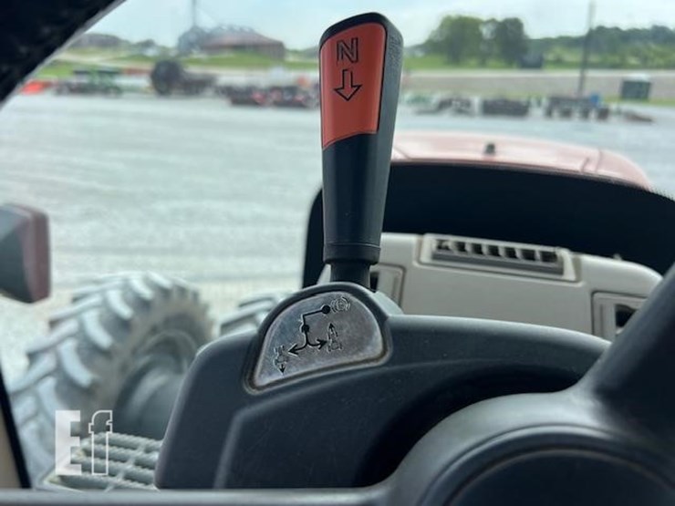 2014-case-ih-magnum-315-image-43
