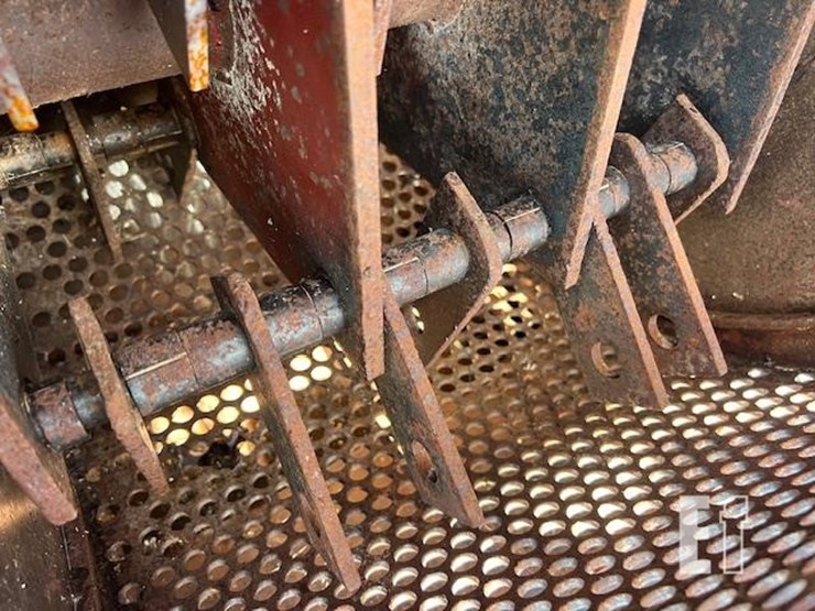 new-holland-353-image-25