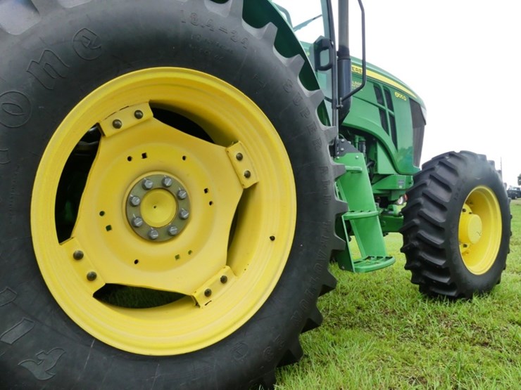 john-deere-6105d-image-6