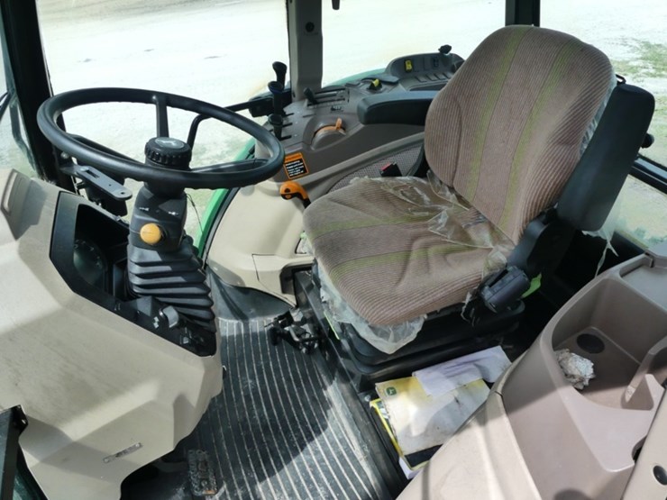2022-john-deere-6135e-image-9