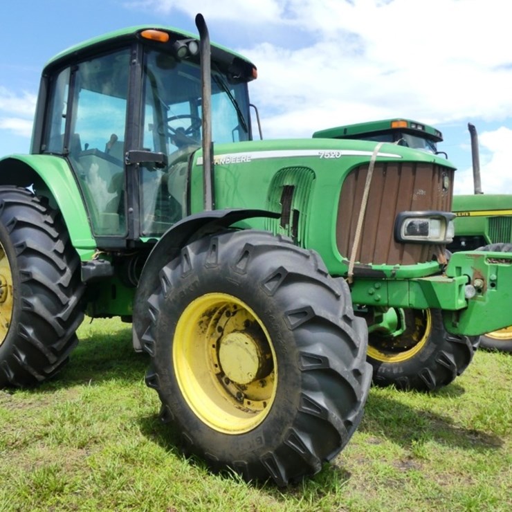 JOHN DEERE 7520