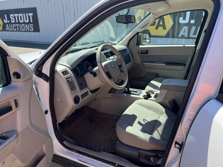 2012-ford-escape-image-13