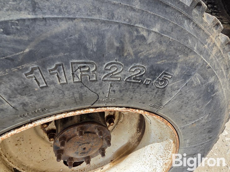 1996-freightliner-fld120-image-18