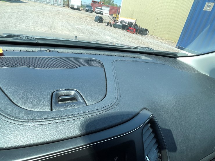 2019-jeep-cherokee-image-35