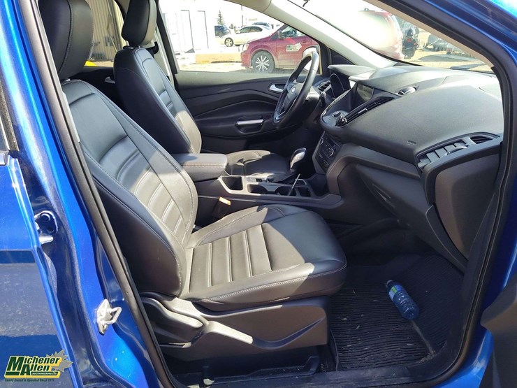 2019-ford-escape-sel-image-15