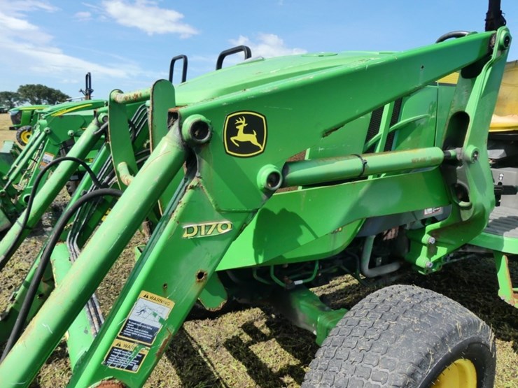 john-deere-4044m-image-10
