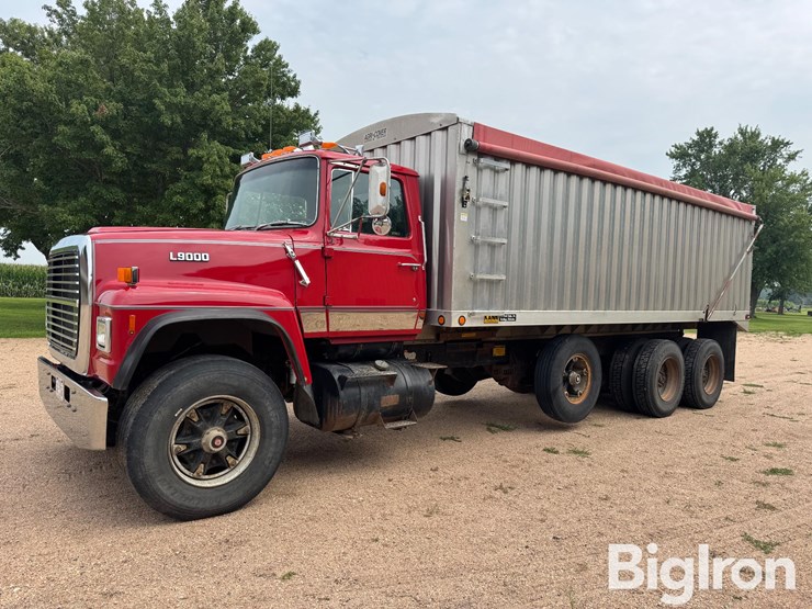 1987-ford-lt9000-image-1