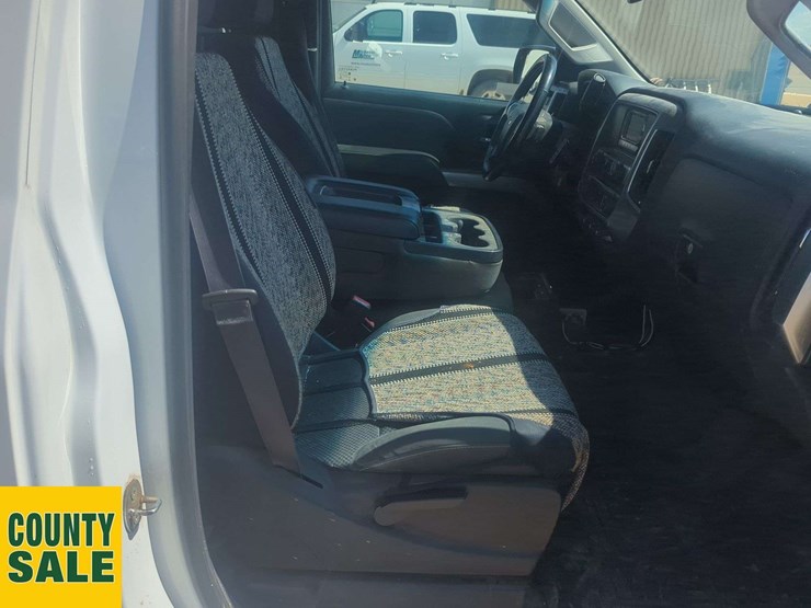 2015-chevrolet-silverado-2500hd-lt-image-14
