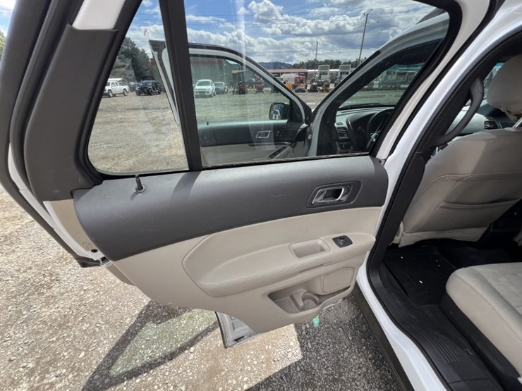 2014-ford-explorer-image-22