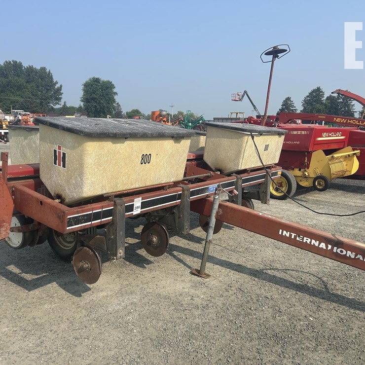INTERNATIONAL 800