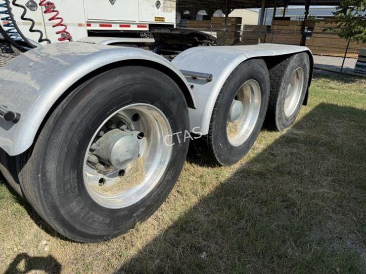 #300-•-2006-mack-cl733-triple-axle-semi-truck-image-11