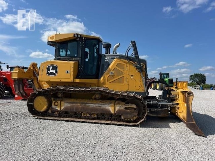 2021-deere-850l-wlt-image-2