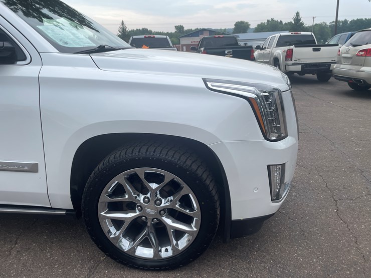 2017-cadillac-escalade-image-13