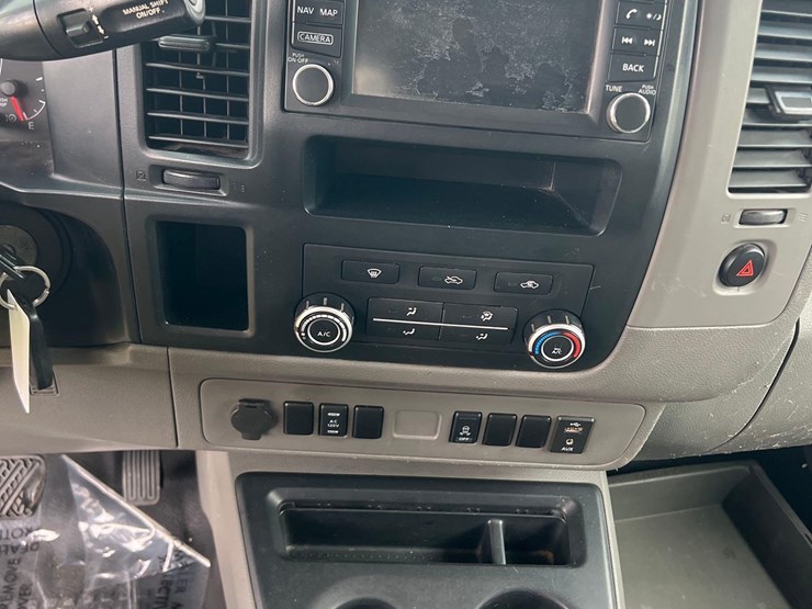 2015-nissan-nv2500-image-13