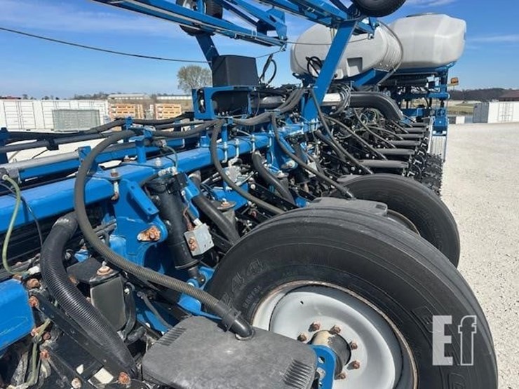 2014-kinze-4900-image-13