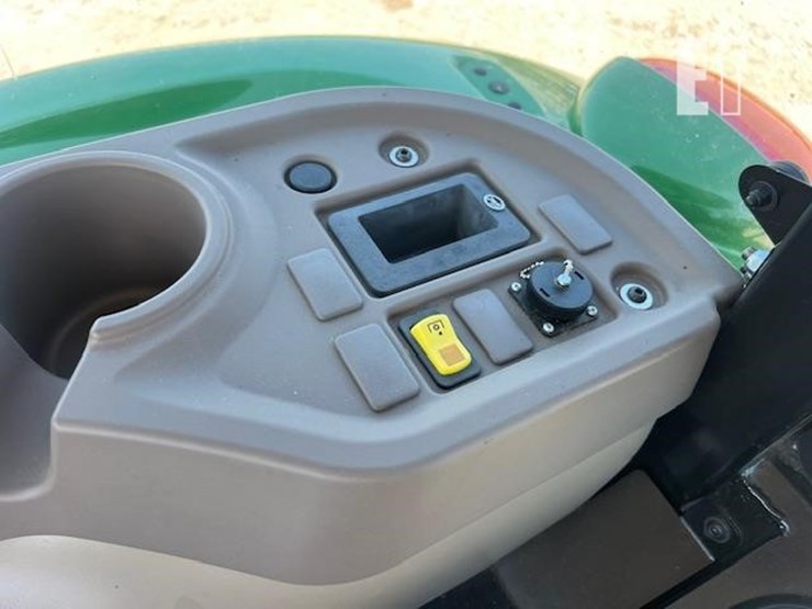 2021-john-deere-5075e-image-40