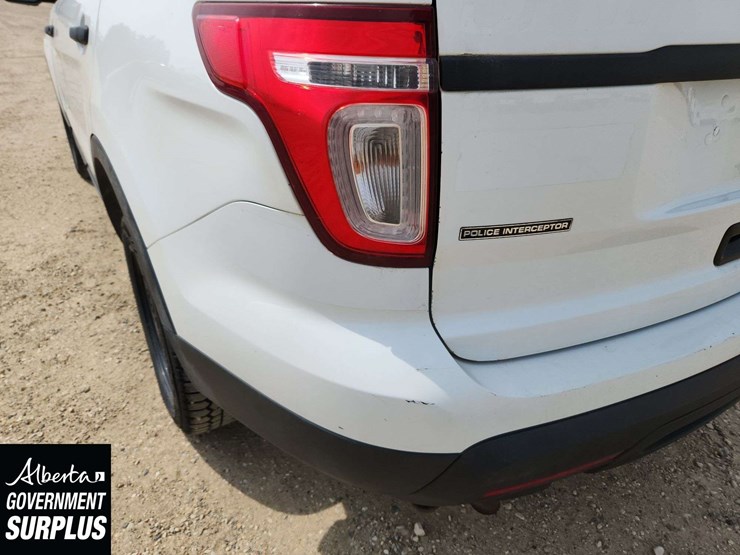 2015-ford-explorer-image-35