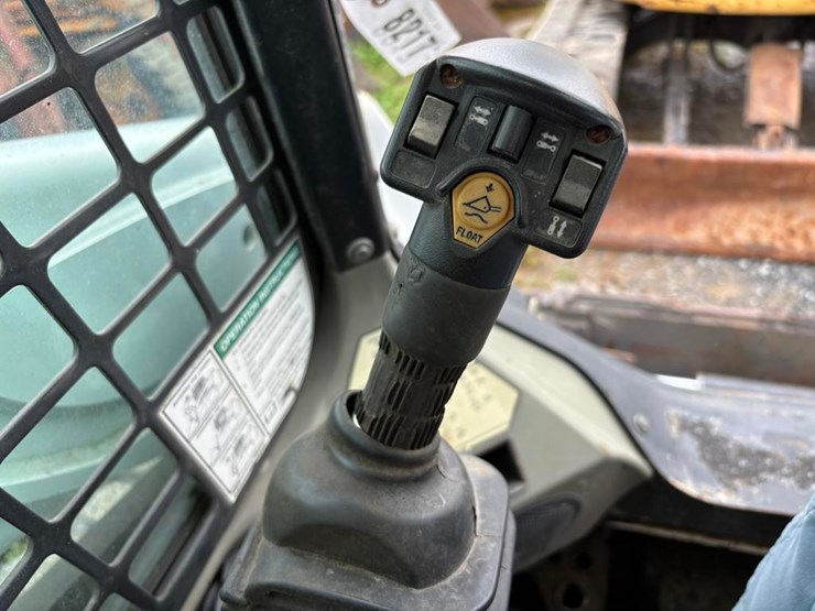 2014-bobcat-s570-image-22