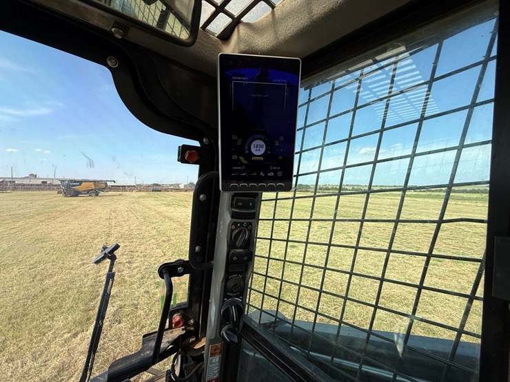 new-holland-c337-image-16