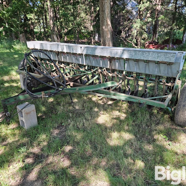 JOHN DEERE B