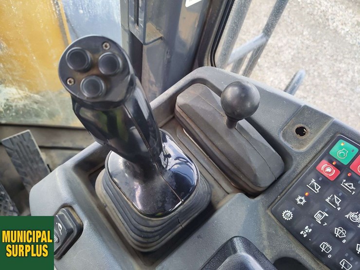 2017-deere-724k-image-31