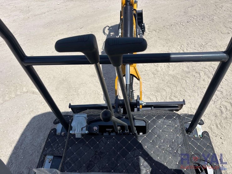unused-2025-cfg-xz20r-mini-excavator-image-9