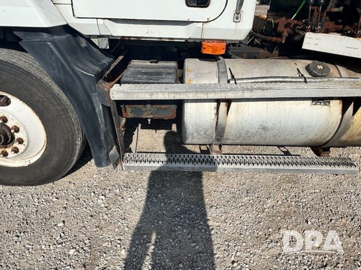 1995-mack-ch613-image-24