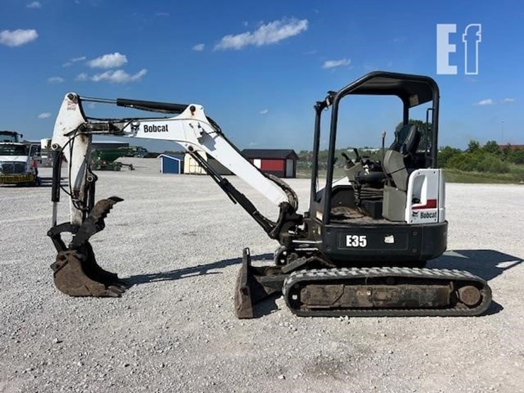 2010-bobcat-e35-image-2