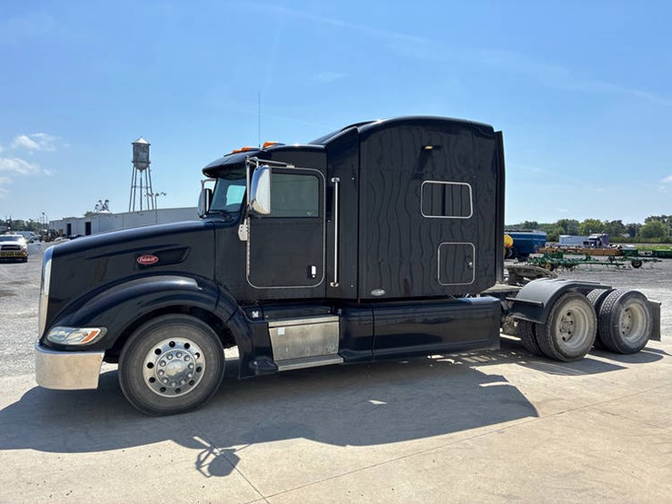 2011-peterbilt-386-image-11