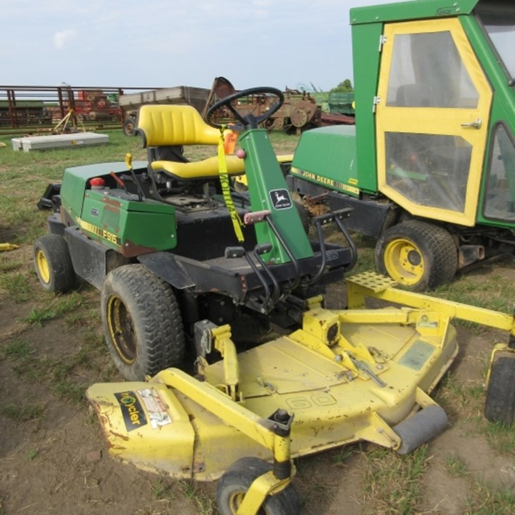 JOHN DEERE F915