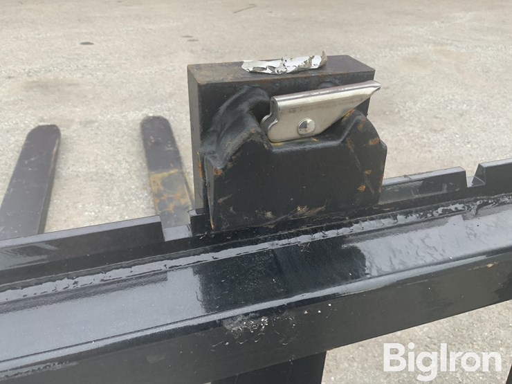 agt-saii00-48"-skid-steer-pallet-forks-&-mast-assembly-image-14