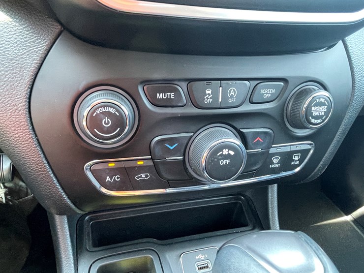 2019-jeep-cherokee-image-37
