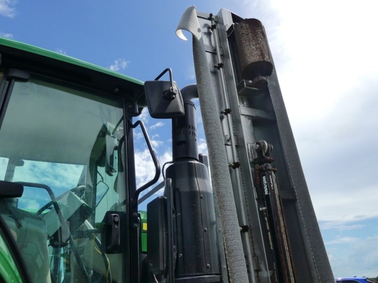 2024-john-deere-6110m-image-8