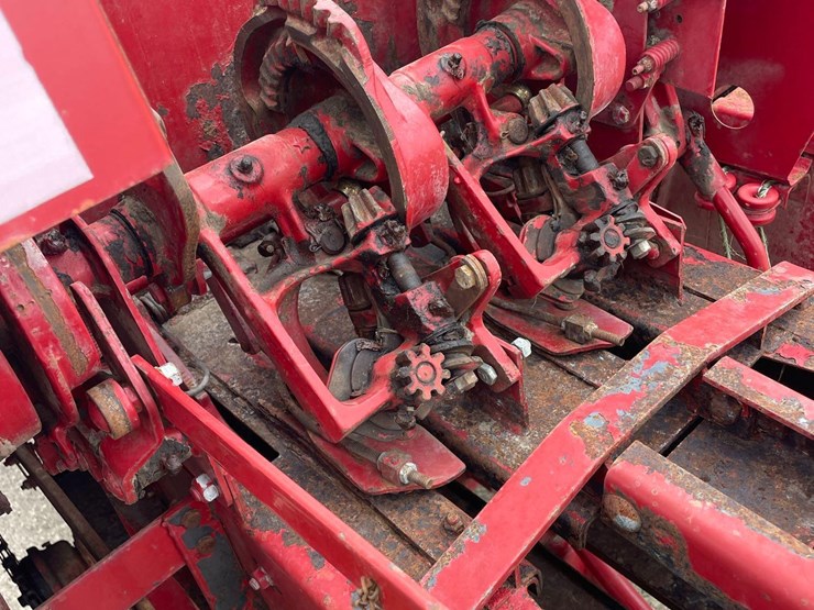 new-holland-311-image-46