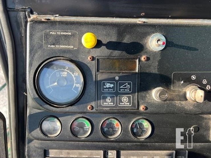 1988-john-deere-8820-titan-ii-image-55