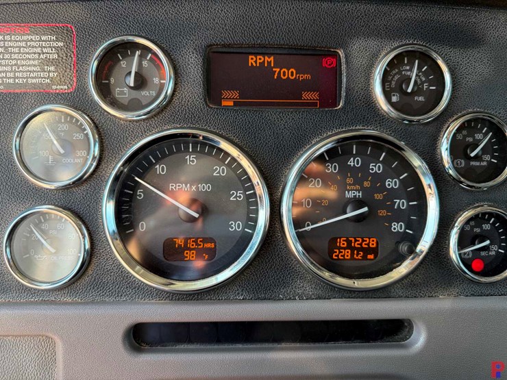2013-peterbilt-388-image-15