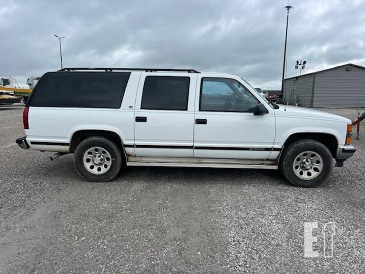 1999-chevrolet-suburban-image-9