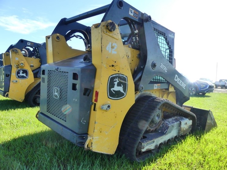 deere-317g-image-3