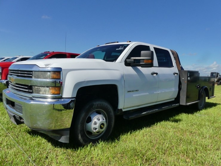 2015-chevrolet-3500-image-1