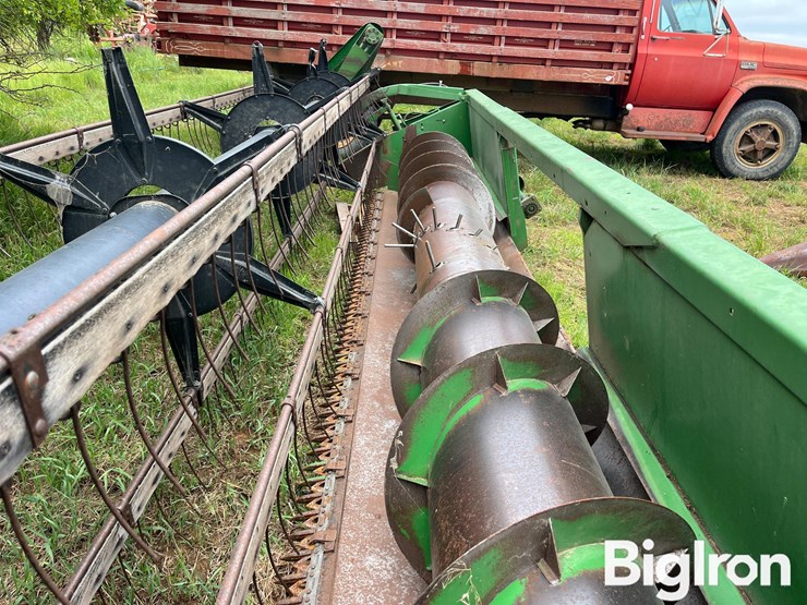 john-deere-220-image-13