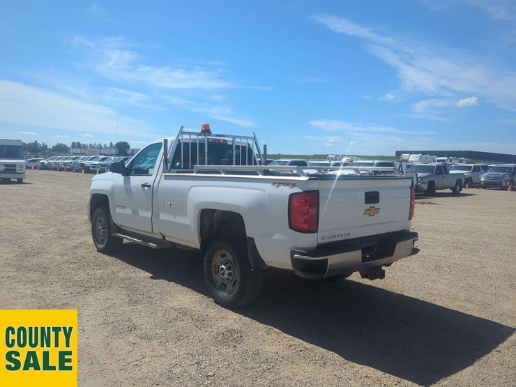2017-chevrolet-silverado-2500hd-image-3