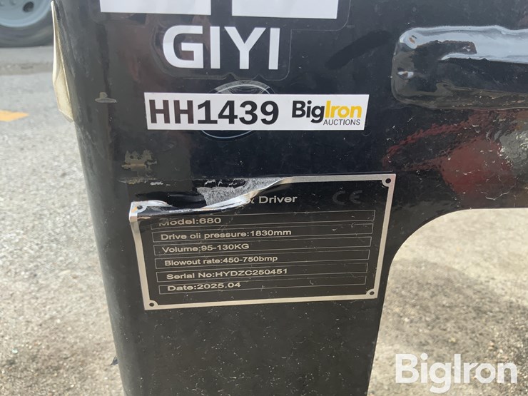 2025-post-pounder-giyi-680-skid-steer-post-driver-image-19