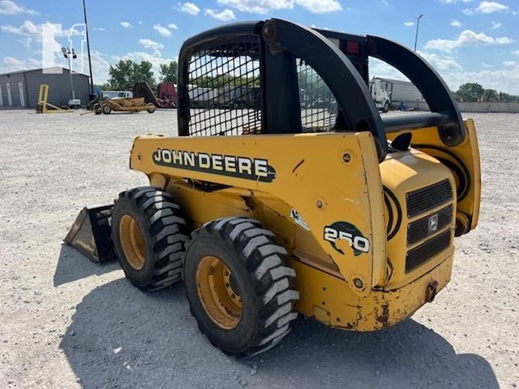deere-250-image-5